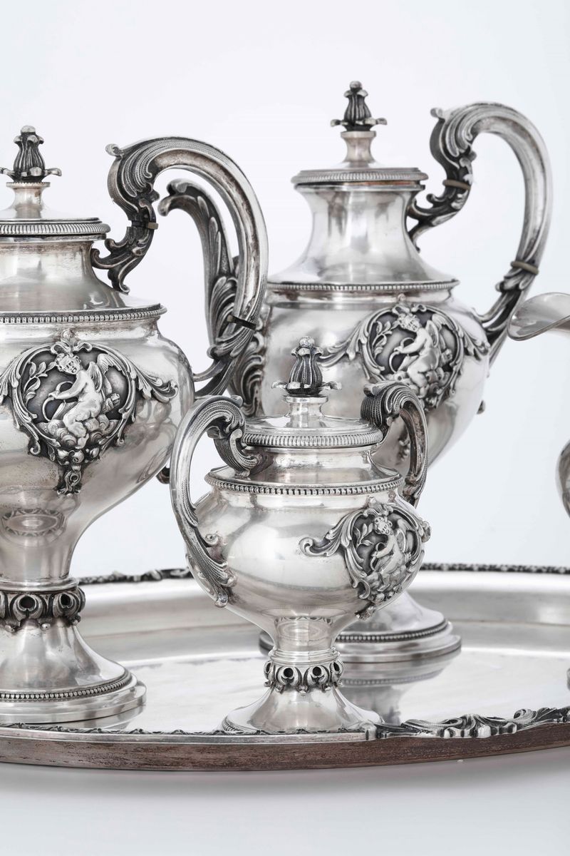 Servizio da Tè e Caffè in Argento Fuso e Cesellato. Argenteria Italiana del XX Secolo.