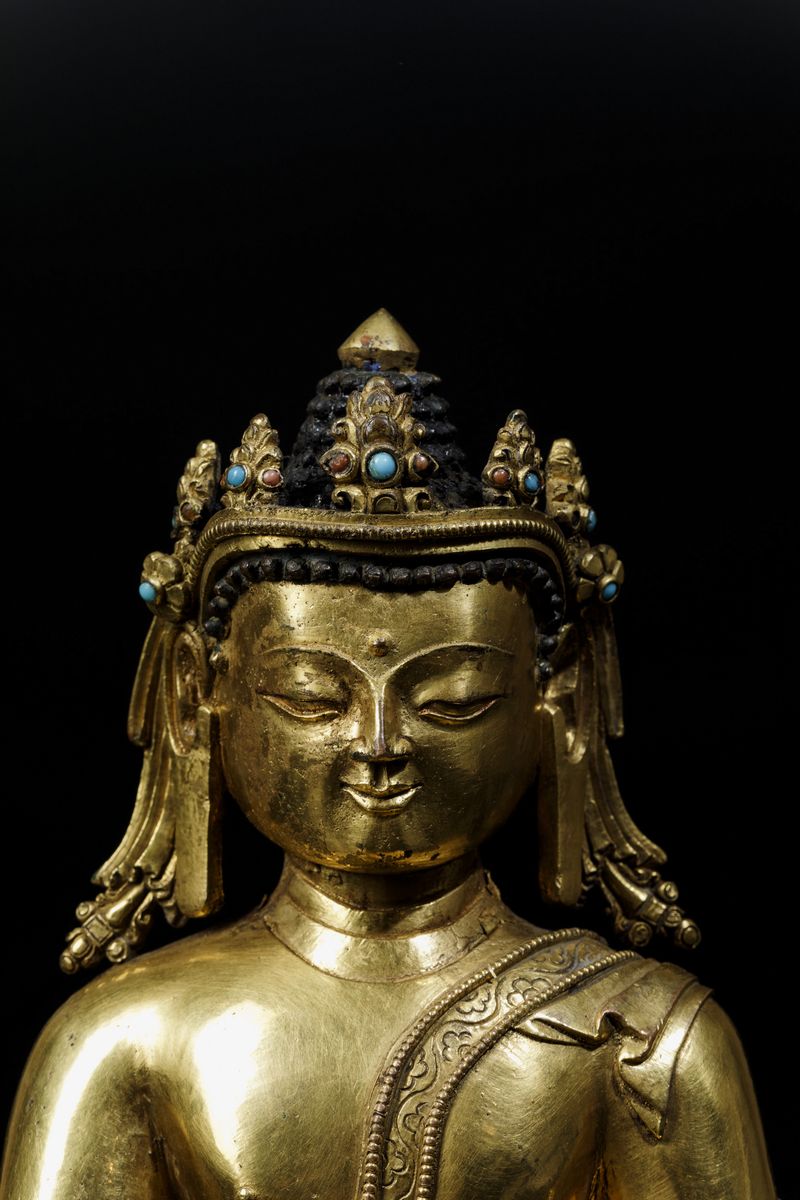 Importante Figura di Buddha Sakyamuni Incoronato Seduto su Doppio Fiore di Loto con Tracce di Pol...