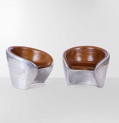 Coppia di Poltrone con Struttura in Metallo, Legno e Rivestimento in Pelle.