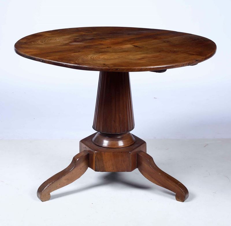 Tavolo circolare in legno intagliato, XIX secolo  - Asta Asta a Tempo | Antiquariato Ottobre - Cambi Casa d'Aste