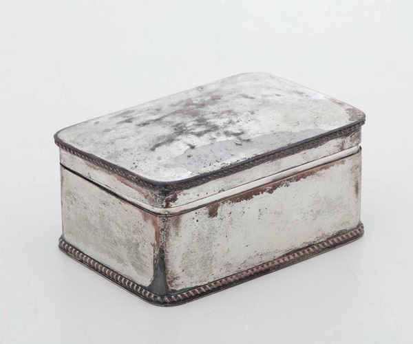 Antica scatolina in metallo argentato. XIX-XX secolo