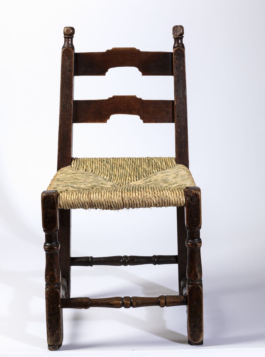 Sedia in Noce con Gambe Anteriori a Rocchetto, XVII Secolo
