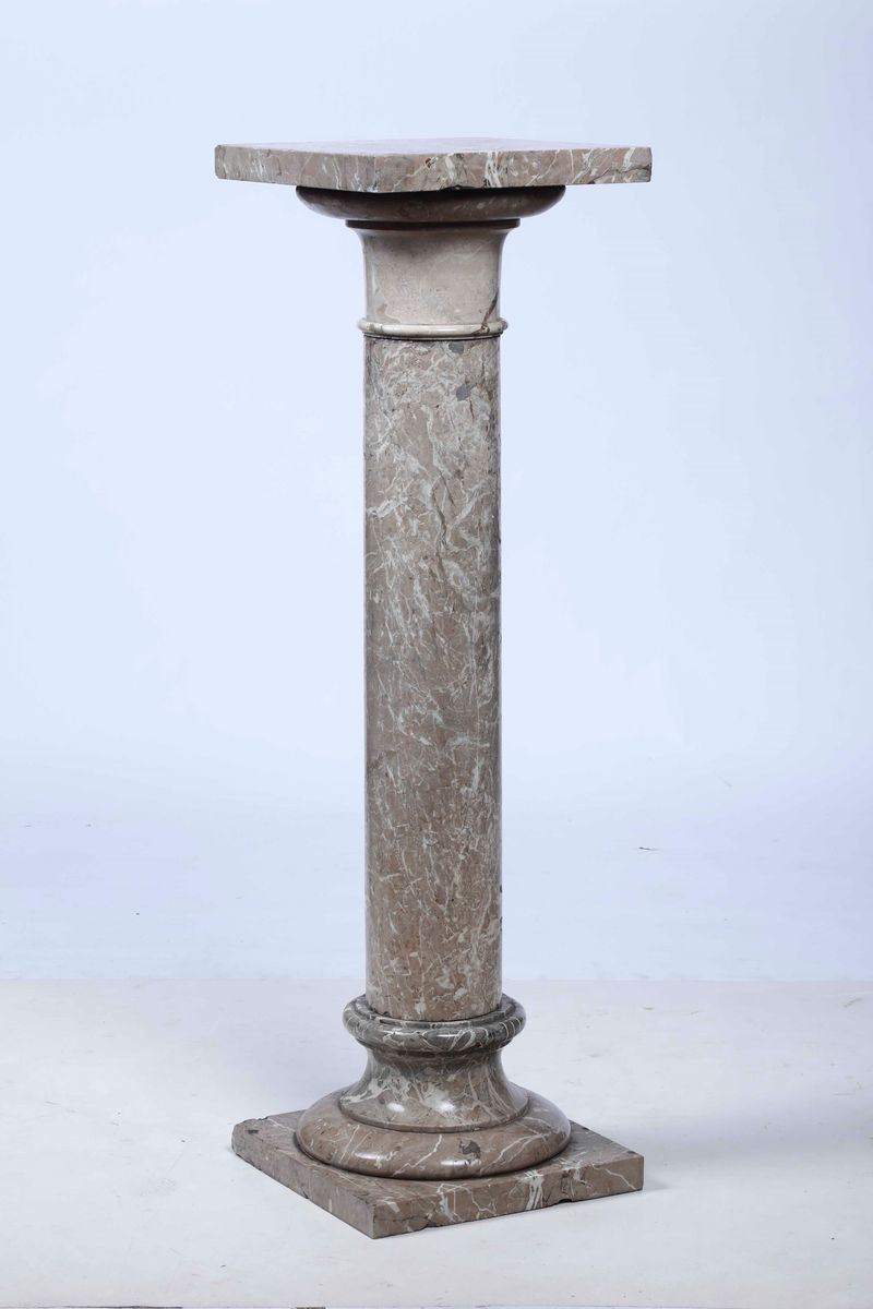 Colonna di marmo di botticino, reggibusto, inizio XX secolo  - Asta Asta a Tempo | Antiquariato Ottobre - Cambi Casa d'Aste