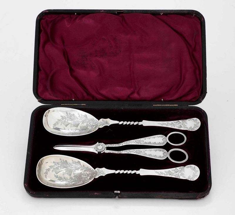 Tre posate in metallo argentato. Inghilterra XX secolo  - Auction Silvers | Cambi Time - Cambi Casa d'Aste