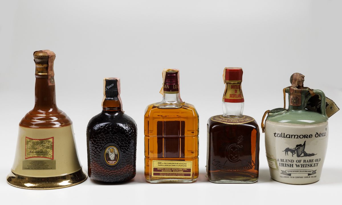 Bell's, Scotch Whisky The Celebration White Heather, Scotch Whisky 8 Years Logan, Scotch Whisky 1...