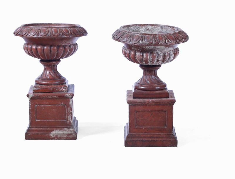 Coppia di vasi bacellati in terracotta, XX secolo  - Asta La villa di campagna di Leonardo Botta - II - Cambi Casa d'Aste