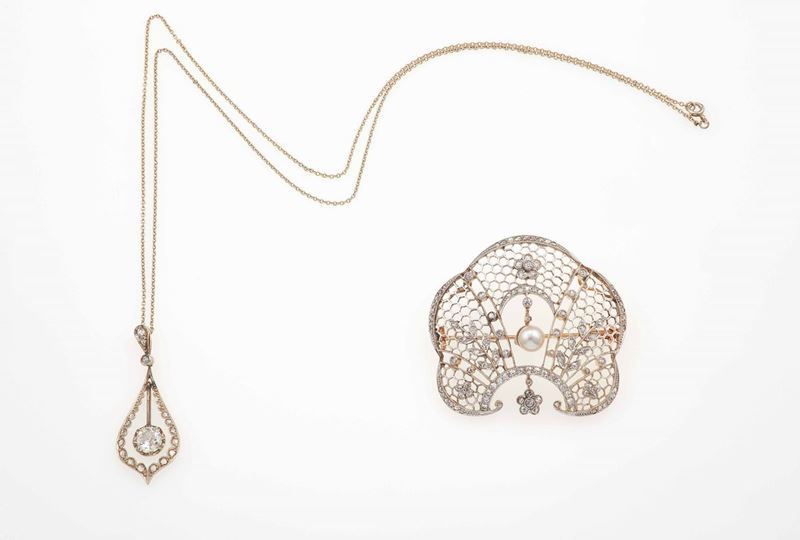 Lotto composto da pendente con diamante di vecchio taglio ed una spilla trasformabile in pendente con piccoli diamanti ed una perla  - Auction Jewels | Timed Auction - Cambi Casa d'Aste