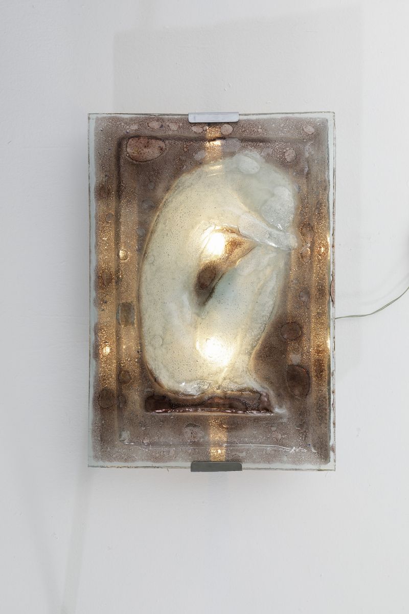 Lampada a Parete con Struttura in Metallo Cromato e Diffusore in Vetro di Murano.