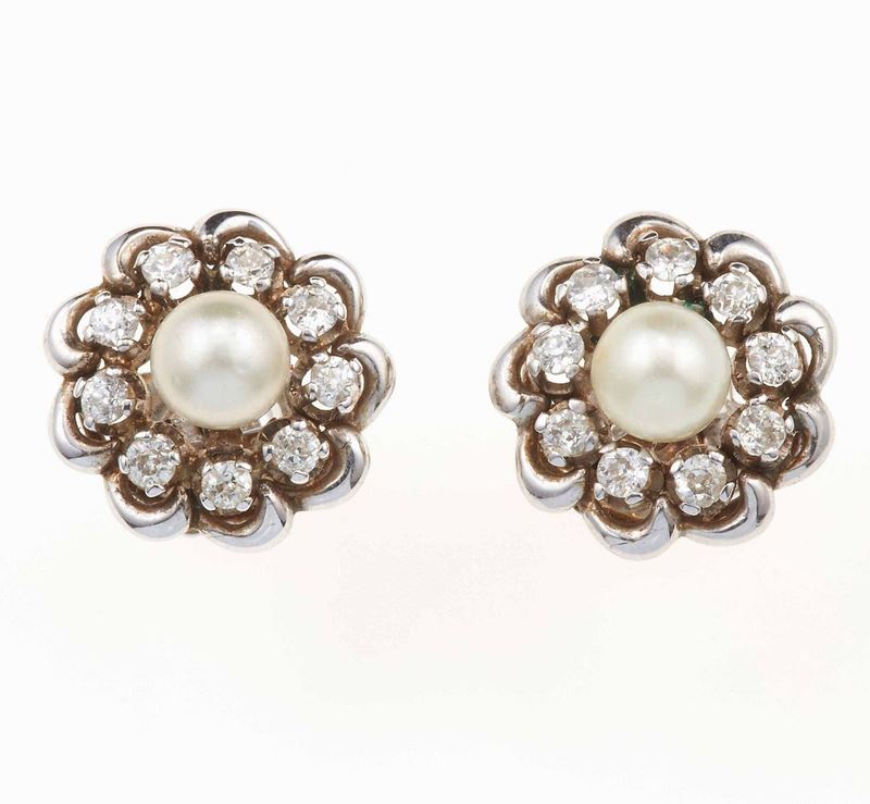 Orecchini con perle coltivate e diamanti a contorno  - Auction Spring Jewels - I - Cambi Casa d'Aste