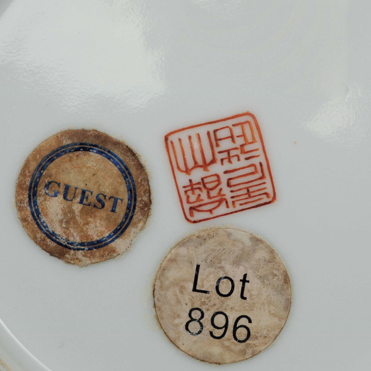 Coppia di Ciotole in Porcellana con Decoro di Pesche e Pipistrelli, Cina, Dinastia Qing, XIX Seco...