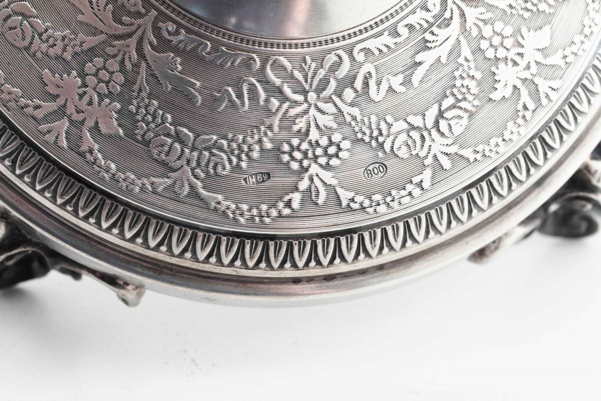 Coppia di Candelieri in Argento. Argenteria Artistica Italiana del XX Secolo. Argentiere F.lli Ca...
