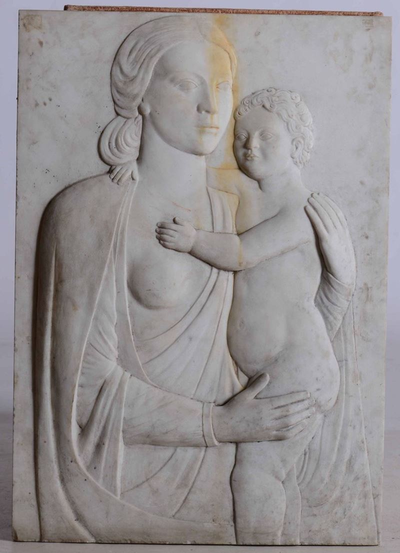 Madonna con Bambino. Grande rilievo in marmo. Scultore del XX secolo  - Auction Sculptures and Works of Art | Cambi Time - Cambi Casa d'Aste