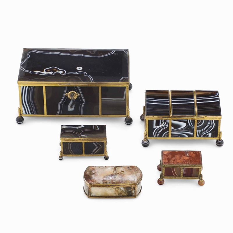 Lotto di 5 scatole di varie misure in agata e metallo dorato. Manifattura francese del XIX secolo cm 20x12  - Auction Collectors' Silvers - I - Cambi Casa d'Aste