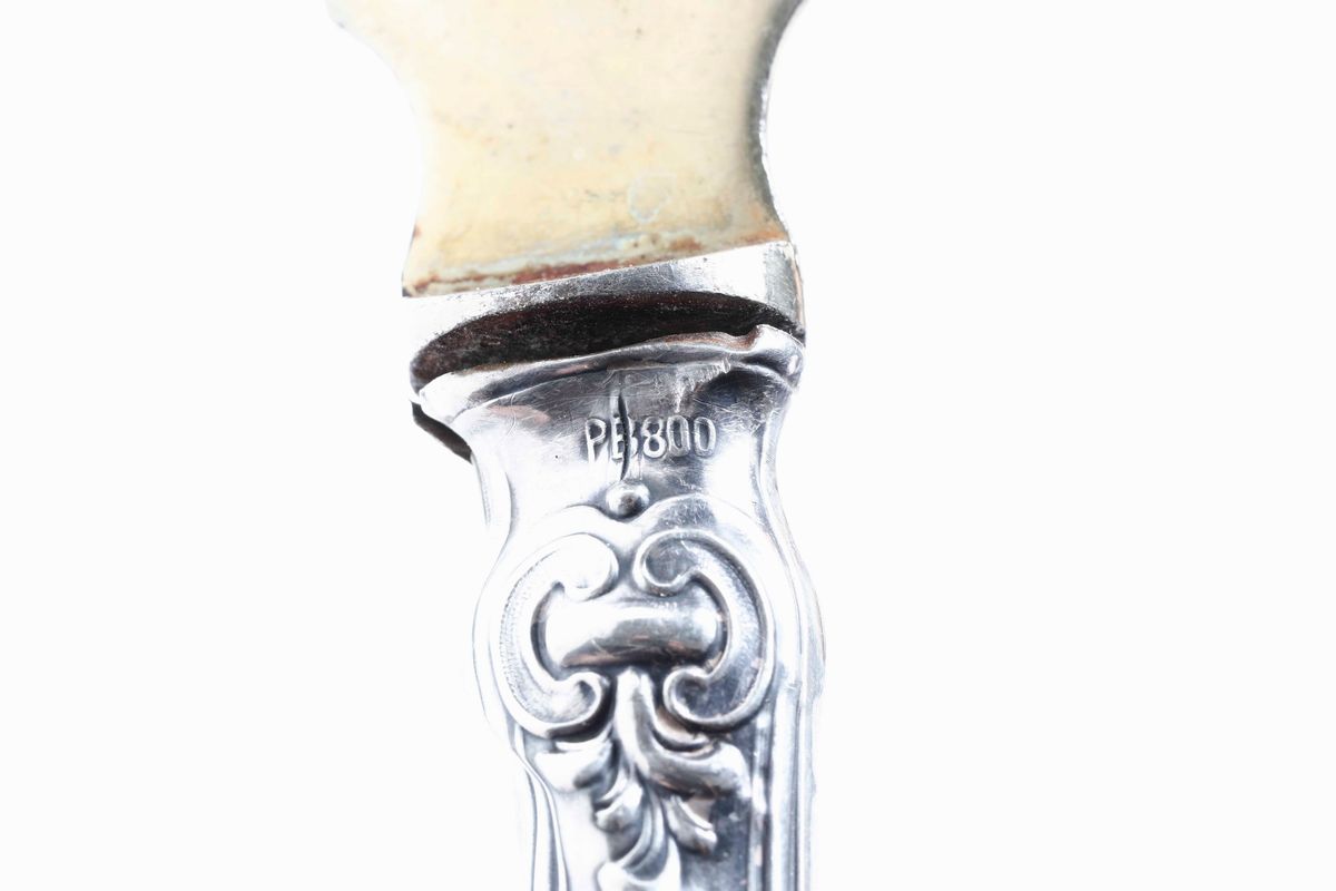 Cucchiaio, Forchetta e Coltello da Portata con Manici in Argento. Manifattura del XX Secolo