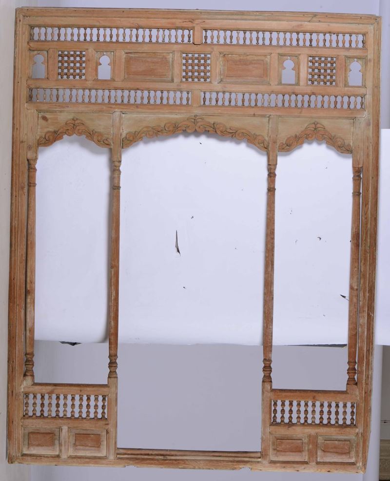 Parte di letto da oppio in legno intagliato, India, XX secolo  - Asta Arte Orientale | Cambi Time - I - Cambi Casa d'Aste