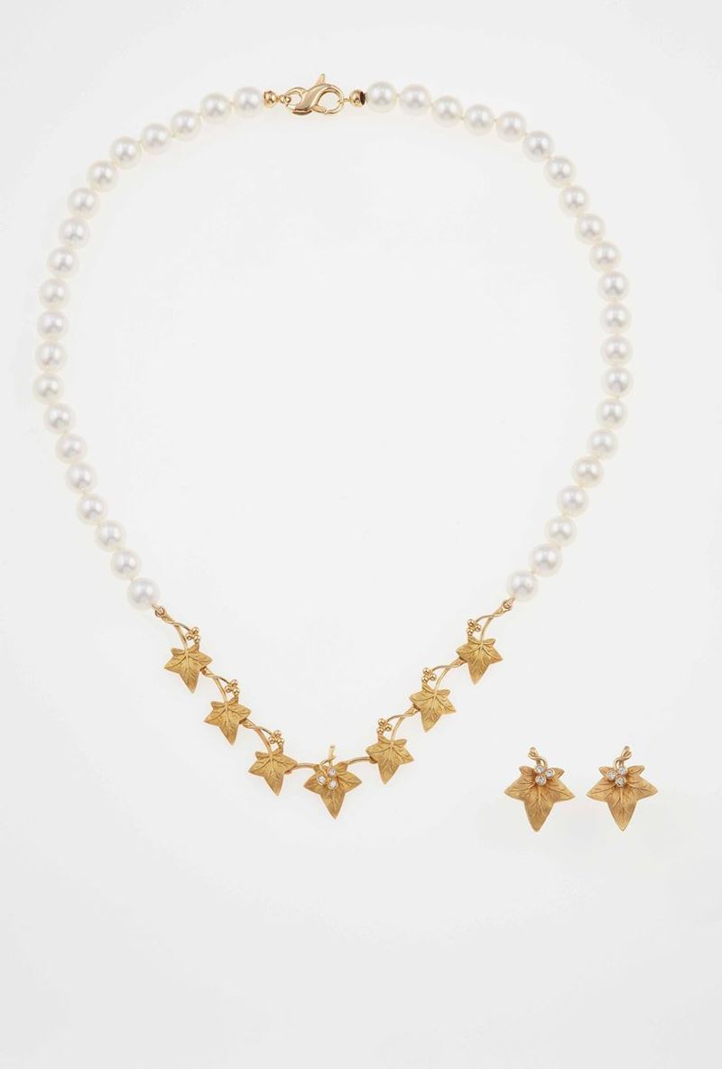 Demi-parure composta da collana ed orecchini con perle coltivate, inserti in oro e piccoli diamanti  - Auction Jewels | Timed Auction - Cambi Casa d'Aste