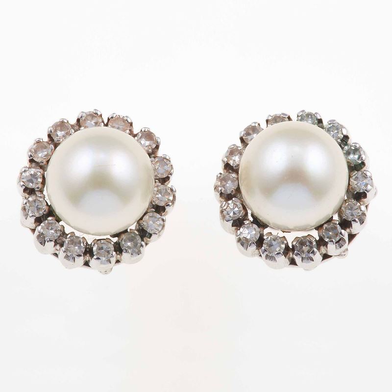 Orecchini con perle coltivate e diamanti a contorno  - Auction Jewels | Timed Auction - Cambi Casa d'Aste