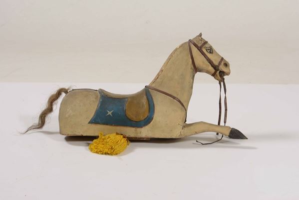 Cavallo in cartapesta dipinta