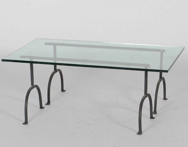Tavolo basso con struttura in metallo e piano in vetro, XX secolo