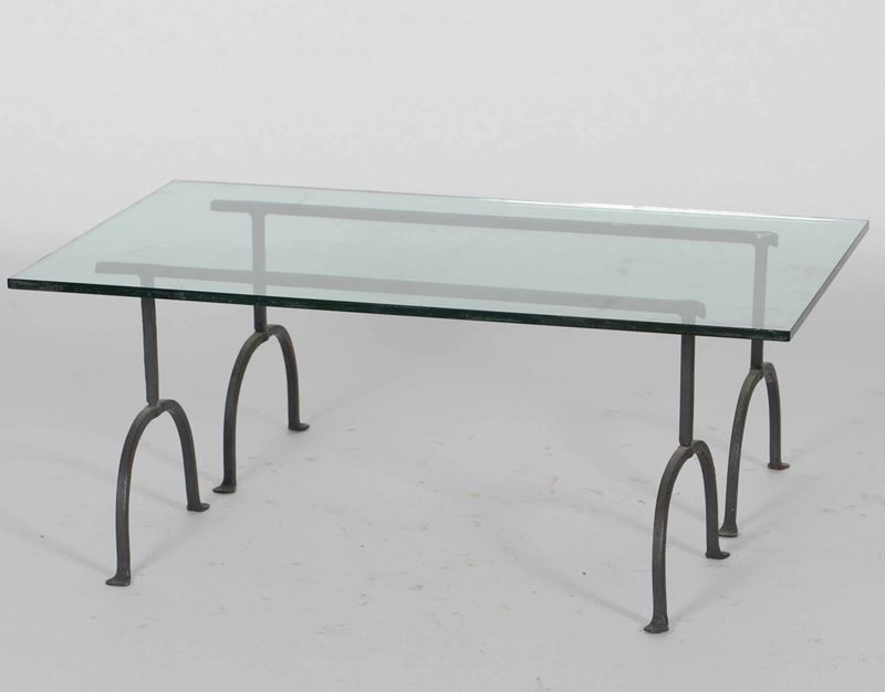 Tavolo basso con struttura in metallo e piano in vetro, XX secolo  - Asta Antiquariato Gennaio | Cambi Time - Cambi Casa d'Aste