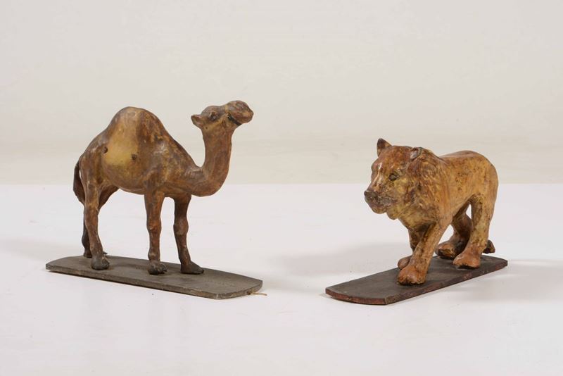 Leone e cammello in cartapesta dipinta  - Asta Antiquariato | Cambi Time - Cambi Casa d'Aste