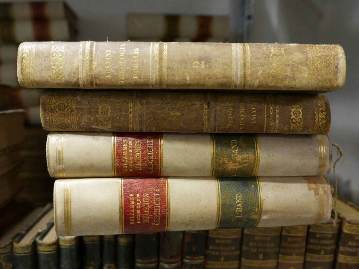 Grande Lotto di Opere Letterarie e Religiose in Belle Legature