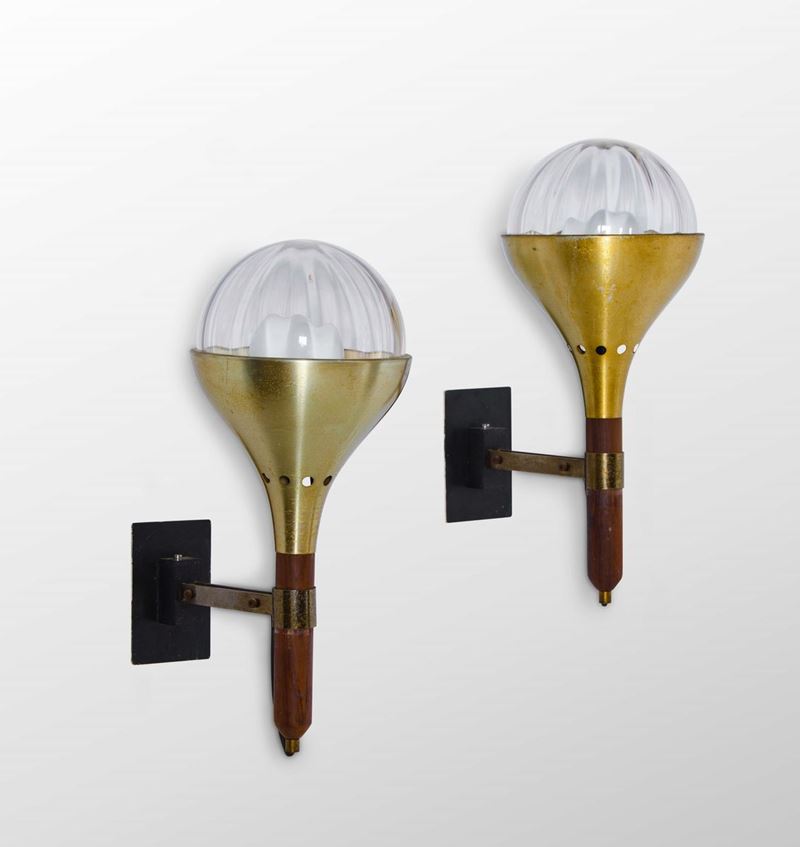 Coppia di appliques con struttura in ottone e legno e diffusori in vetro  - Auction Design Lab - Cambi Casa d'Aste