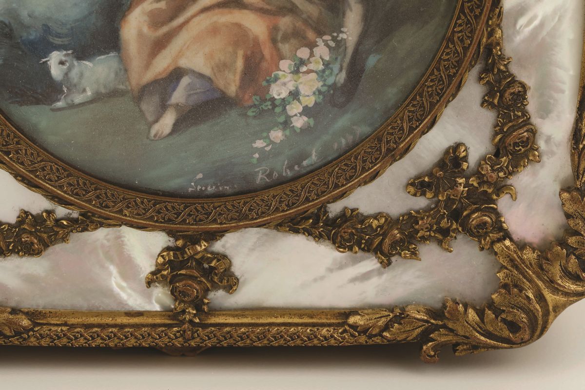 Scatola in Bronzo e Madreperla con Dipinta Scena Pastorale Dipinta. Manifattura del XX Secolo