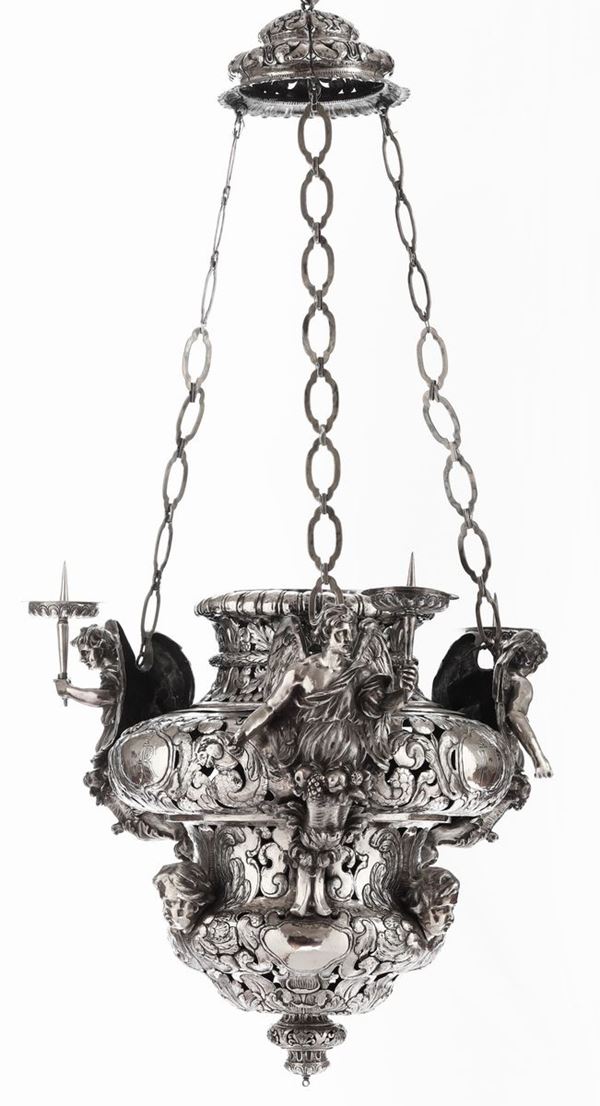 Monumentale lanterna in argento fuso, sbalzato e cesellato. Argentiere barocco operante nel XVIII secolo