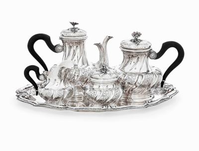 Servizio da Tè e Caffè in Argento Fuso e Cesellato. Argenteria Artistica Italiana del XX Secolo. ...