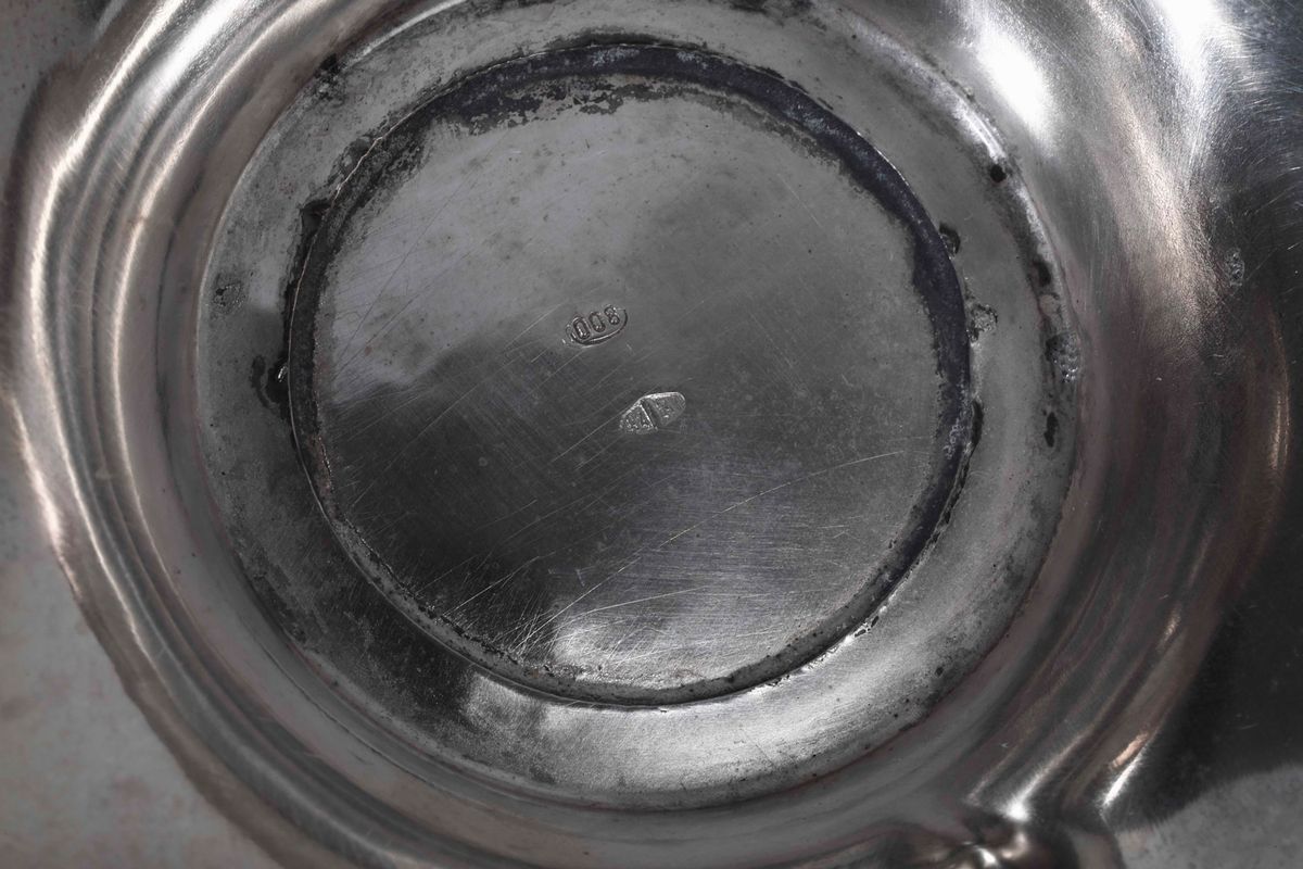 Centrotavola in Argento Sbalzato. Argenteria Artistica Milanese del XX Secolo. Bollo con Fascio L...
