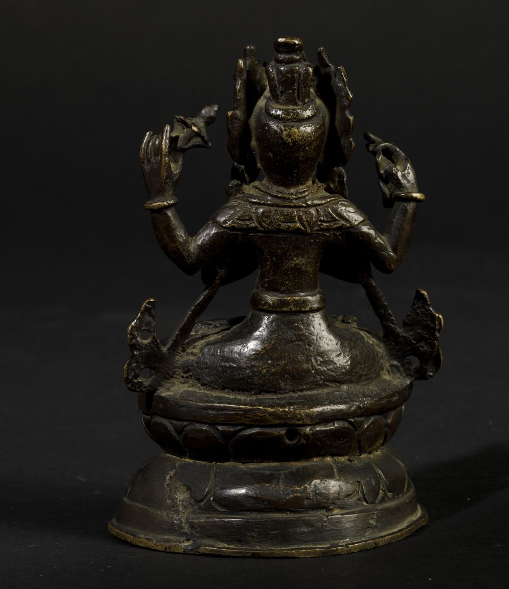 Figura di Avalokitesvara Seduta su Doppio Fiore di Loto in Bronzo, Tibet, XIX Secolo