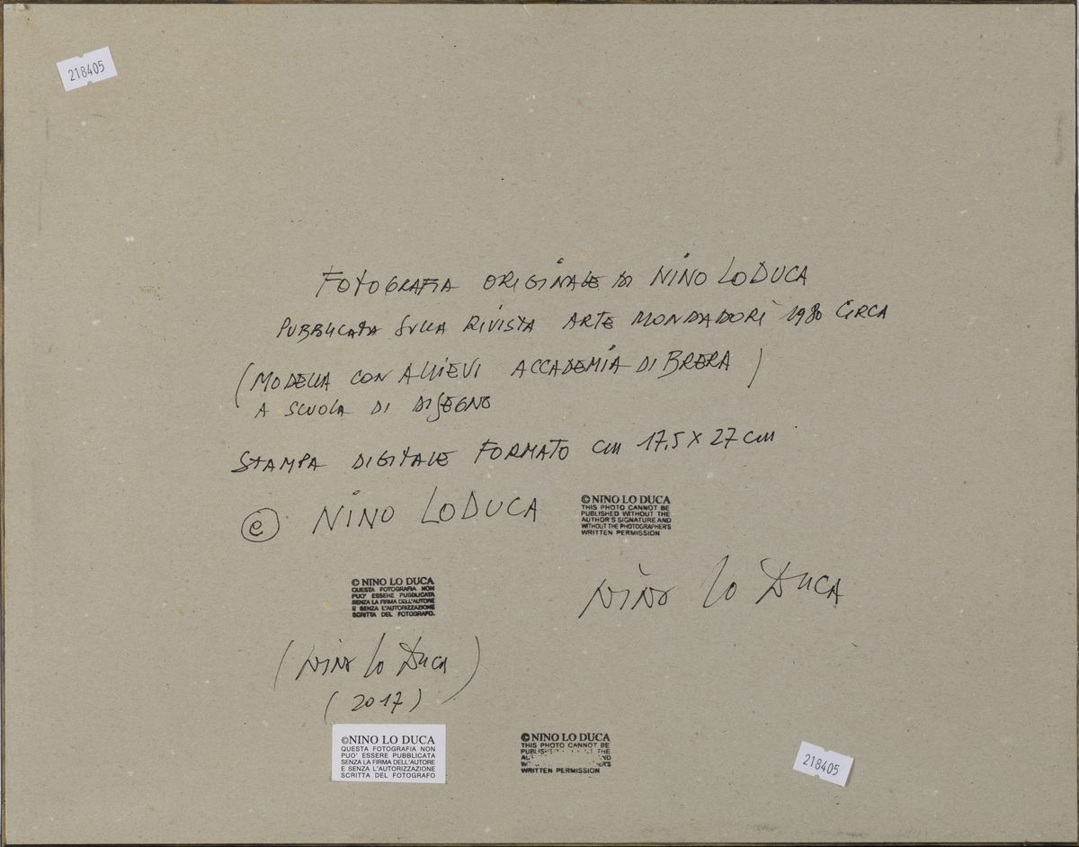 Nino lo Duca (1940)modella con Allievi a Scuola di Disegno, Accademia di Brera, Milano, 1980 Ca