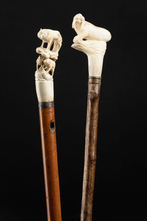 Lotto composto da due bastoni da passeggio in avorio e in osso, Europa, fine XIX secolo