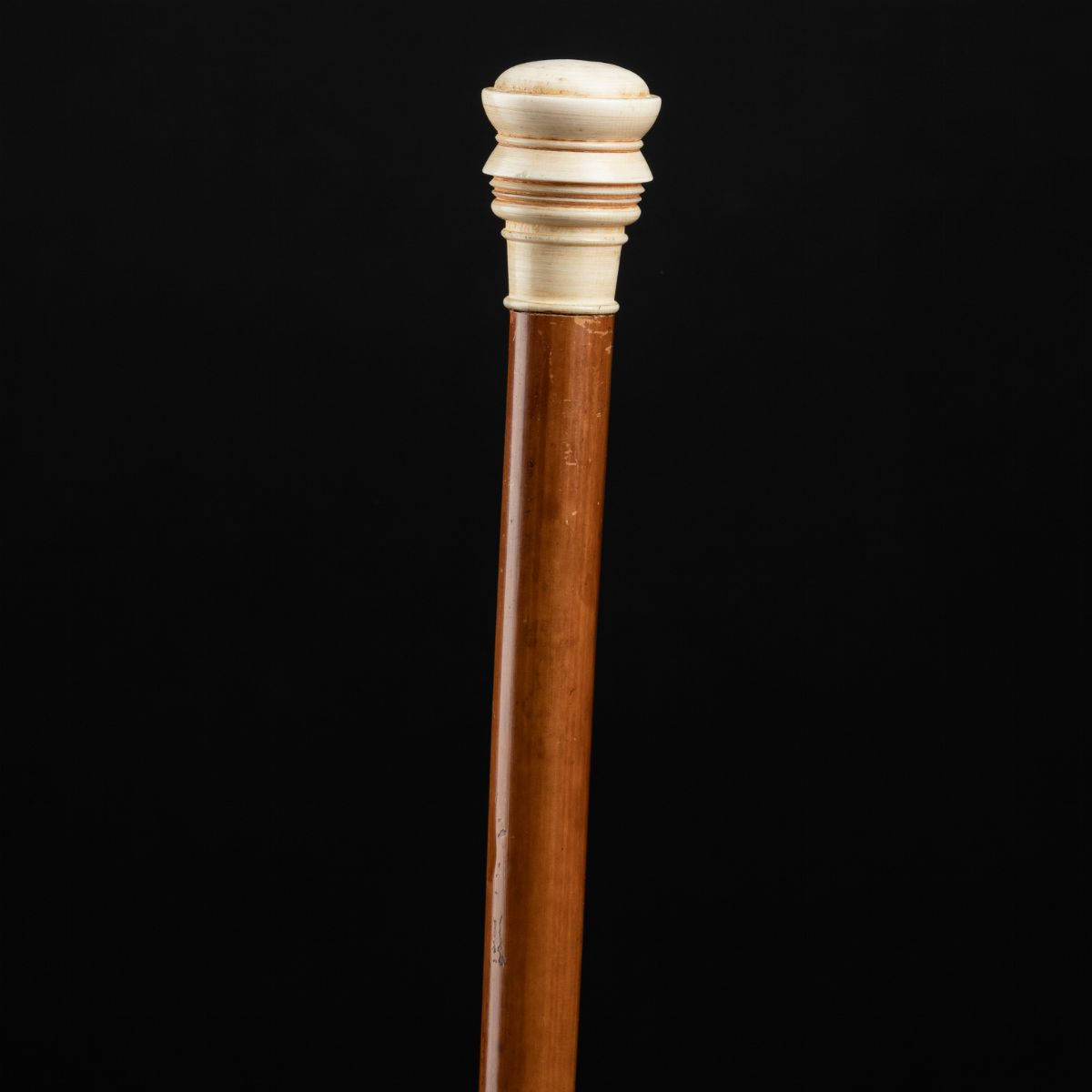Bastone da passeggio con impugnatura in avorio, Francia, fine XIX secolo -  Asta Bastoni da passeggio