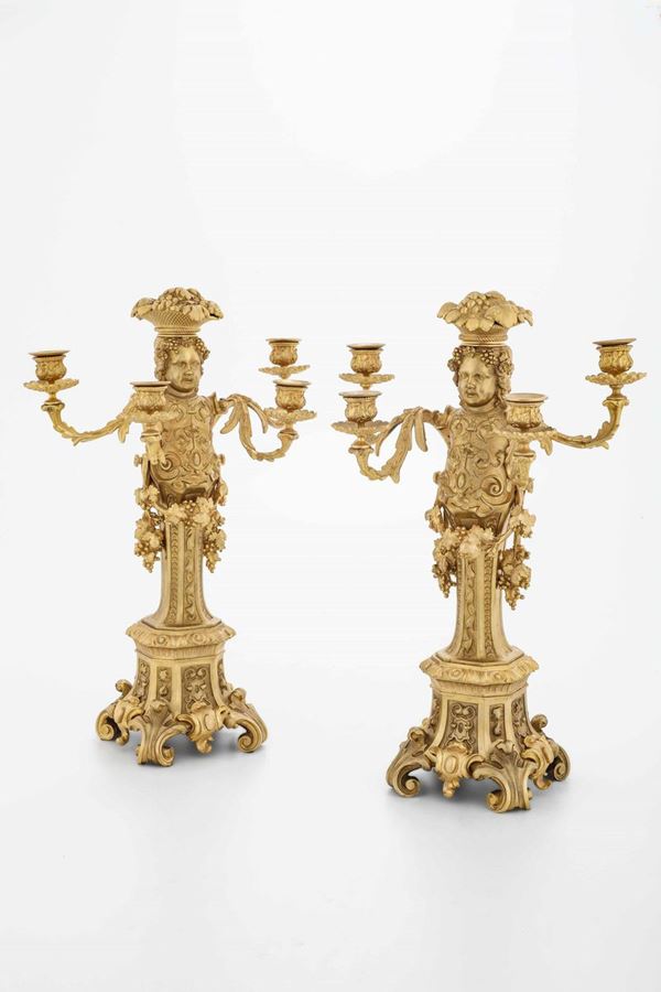 Coppia di candelabri in bronzo dorato. Fonditore del XX-XXI secolo