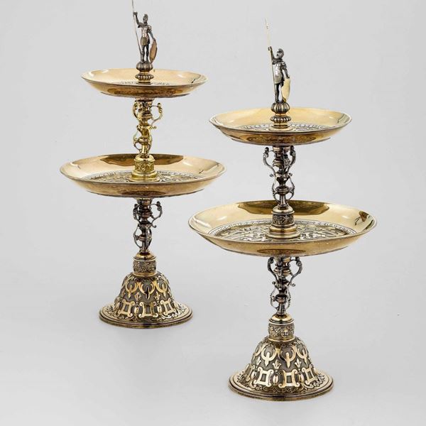 Coppia di importanti alzate in argento fuso, cesellato e dorato. Londra seconda metÃ  del XIX secolo.  [..]