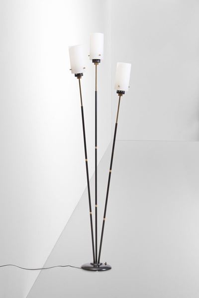 Lampada da Terra con Struttura e Base in Metallo Laccato e Ottone. Diffusori in Vetro Opalino Sat...