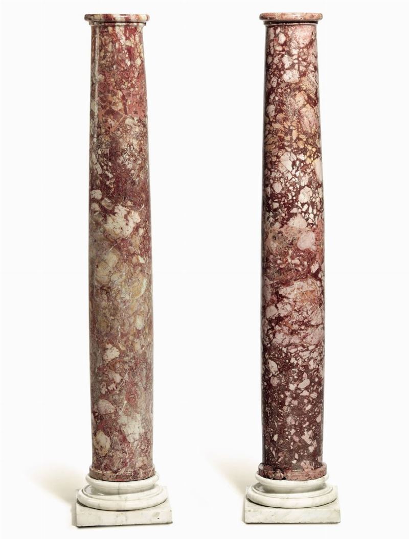 Coppia di colonne in marmo rosso con basi in marmo bianco. Lapicida italiano del XX secolo  - Auction Important Artworks and Furniture - Cambi Casa d'Aste