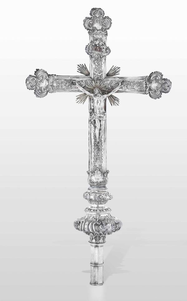 Rara croce processionale in argento fuso, sbalzato e cesellato. Genova, marchio della â€œtorrettaâ€ per lâ€™anno 1776