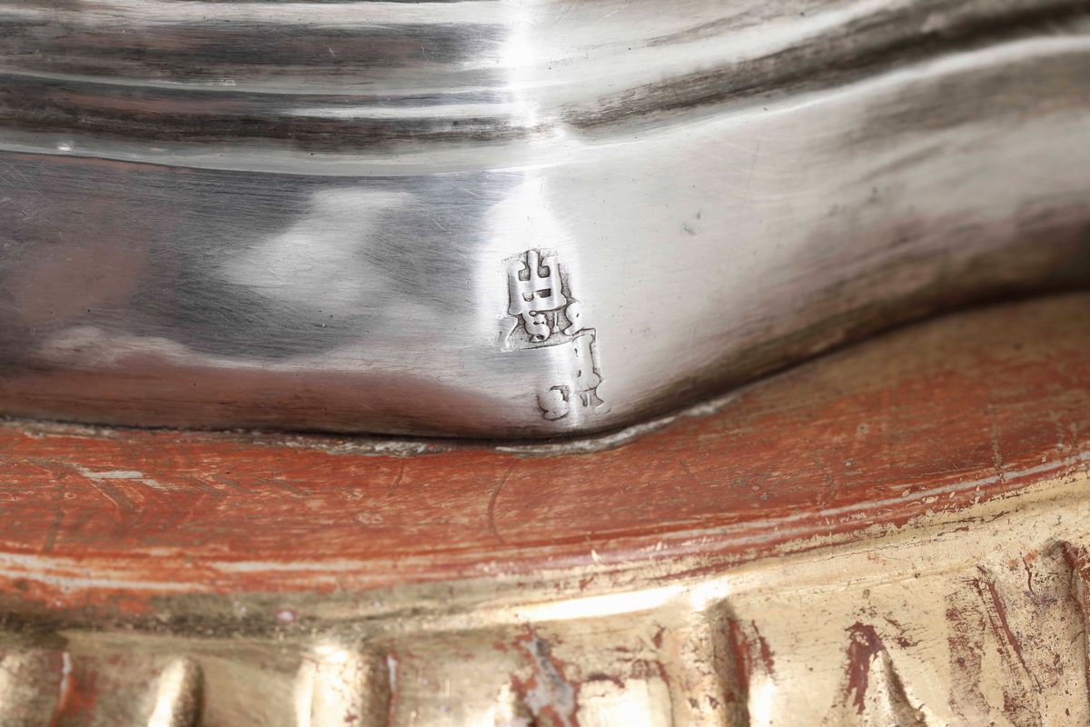 Reliquiario in Argento Sbalzato e Cesellato. Base in Legno Dorato. Genova, Marchio della Â€œtorre...
