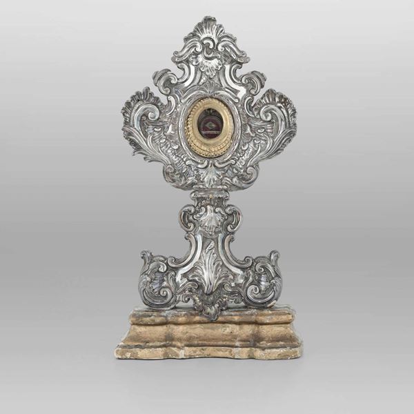 Reliquiario in argento sbalzato e cesellato. Genova, marchio della â€œtorrettaâ€ per lâ€™anno (1)764