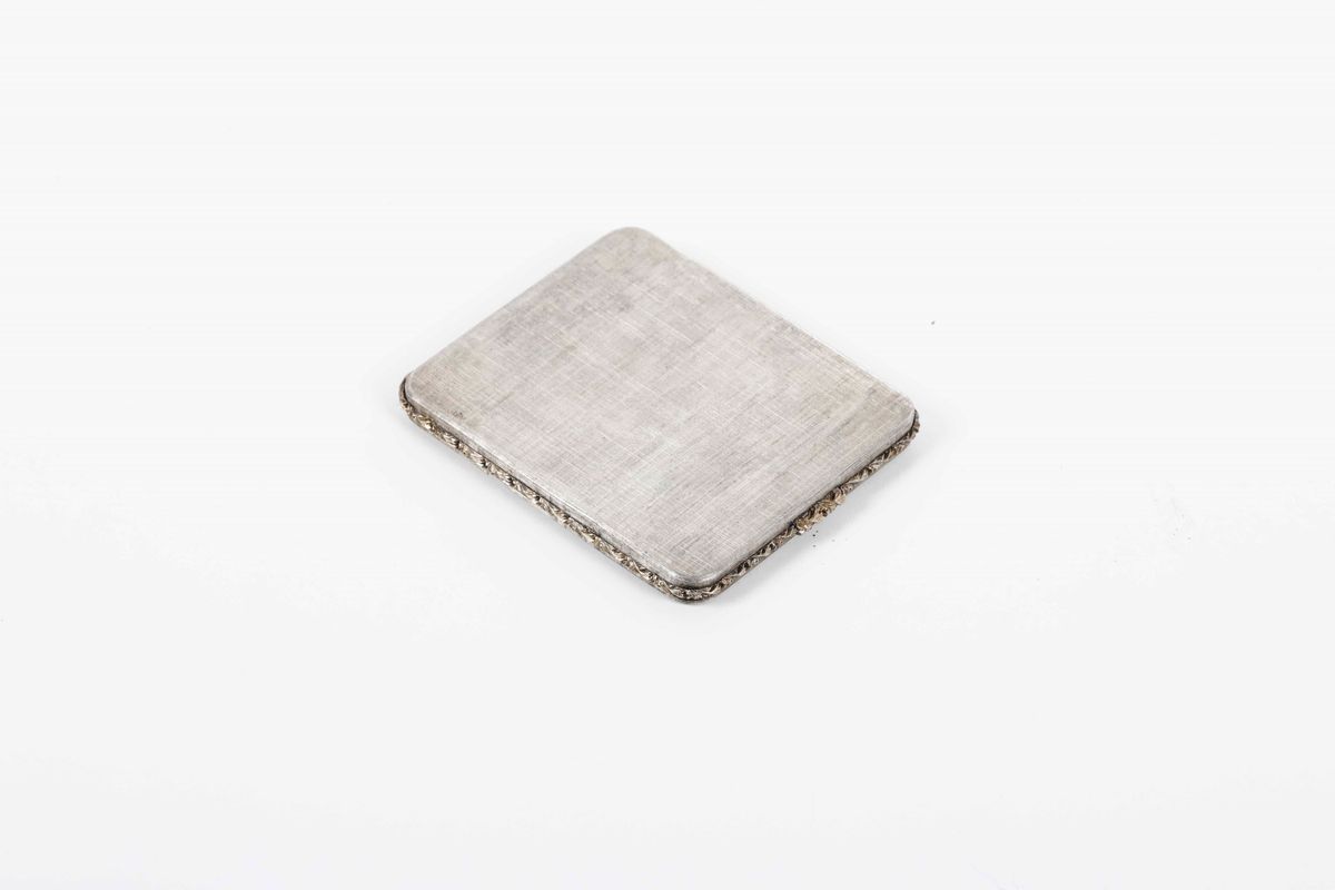 Altarolo Devozionale Portatile in Argento, Oro Bianco e Materiale Naturale (dente di Tricheco?). ...