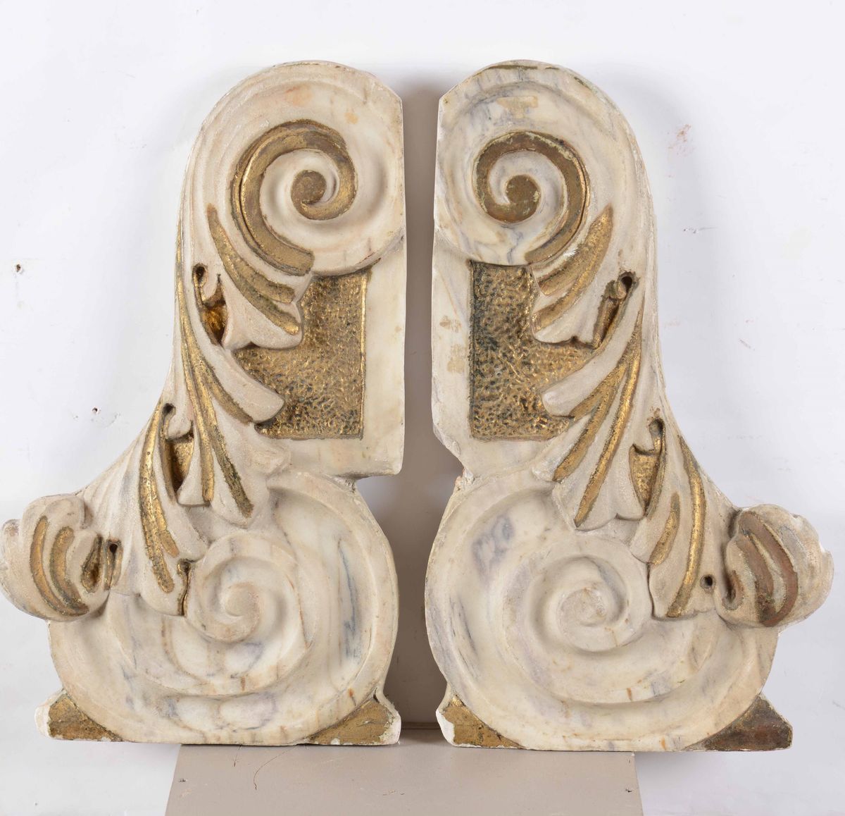 Coppia di Mensole. Marmo con Lumeggiature in Oro. Arte Barocca Italiana del XVIII Secolo