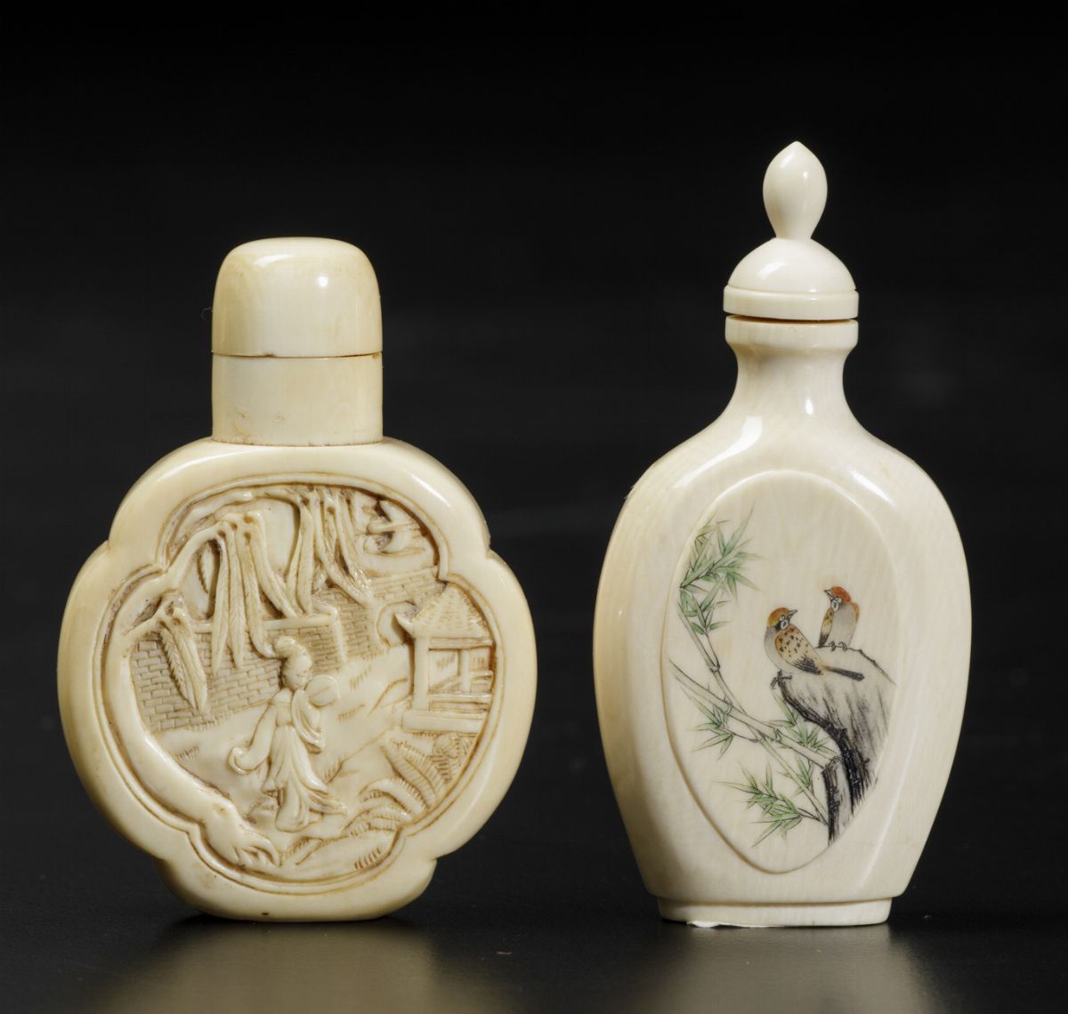Due Snuff Bottles in Avorio Inciso e Dipinto con Figura Femminile e Soggetto Naturalistico, Cina,...