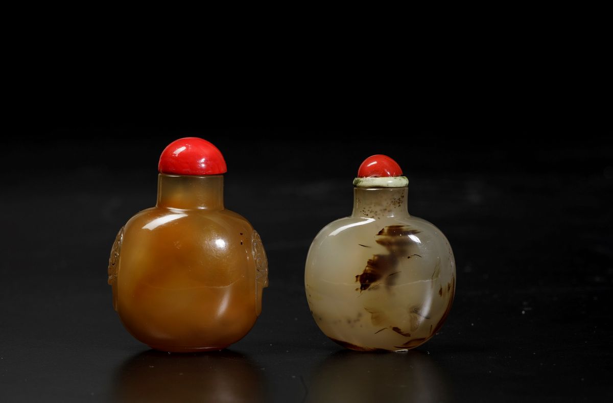 Due Snuff Bottles Scolpite in Agata Muschiata, Cina, Dinastia Qing, XIX Secolo