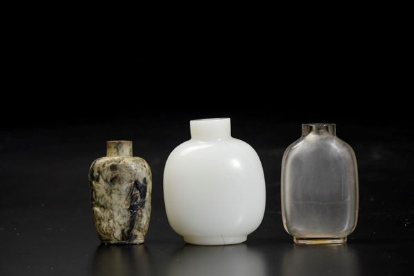 Tre snuff bottles scolpite in cristallo di rocca e saponaria, Cina, Dinastia Qing, XIX secolo