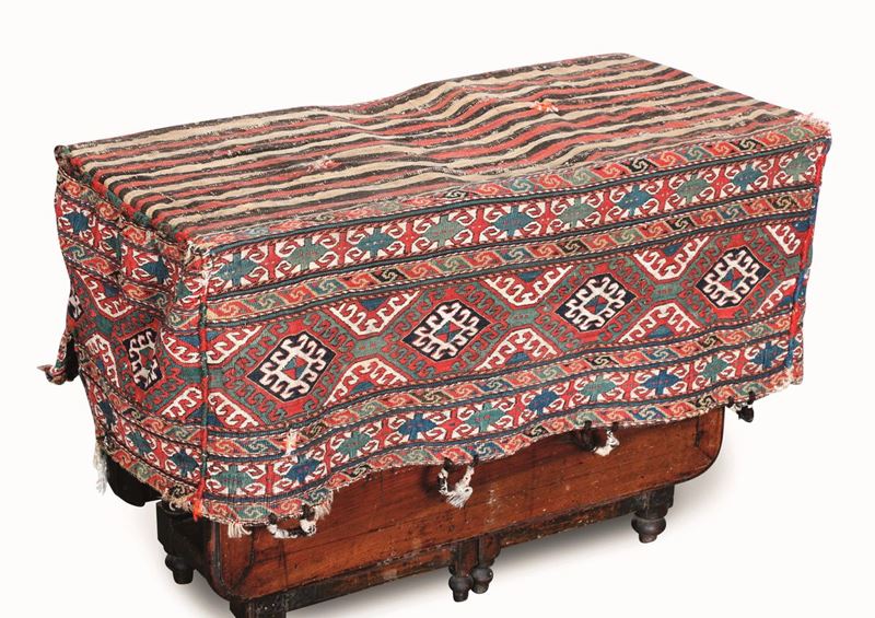 Sacca in Kilim e ricami, Caucaso fine XIX secolo  - Auction Fine Carpets and Rugs - Cambi Casa d'Aste