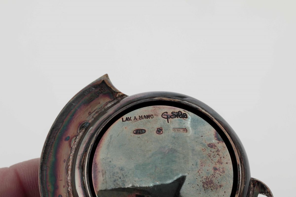 Insieme di Orologi in Argento e Due Boccette in Argento e Vetro. Coppia Orologi Argentiere Silva,...