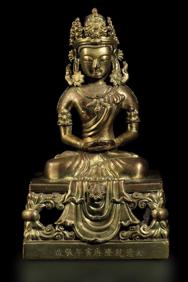 Figura di Buddha Amitayus seduto in bronzo dorato, Cina, Dinastia Qing, marca e del periodo Qianlong (1736-1796)